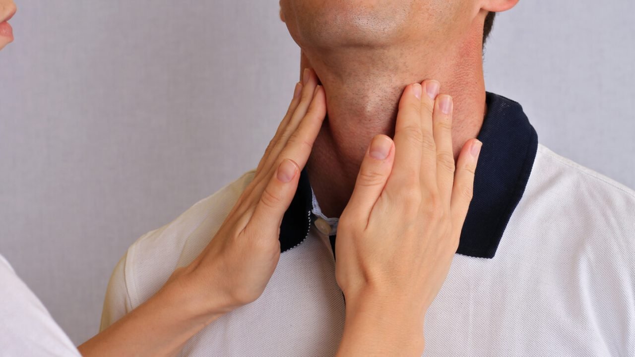 تضخم الغدة الدرقية: الأسباب، الأعراض، وأحدث طرق العلاج في مستشفى عبيد التخصصي