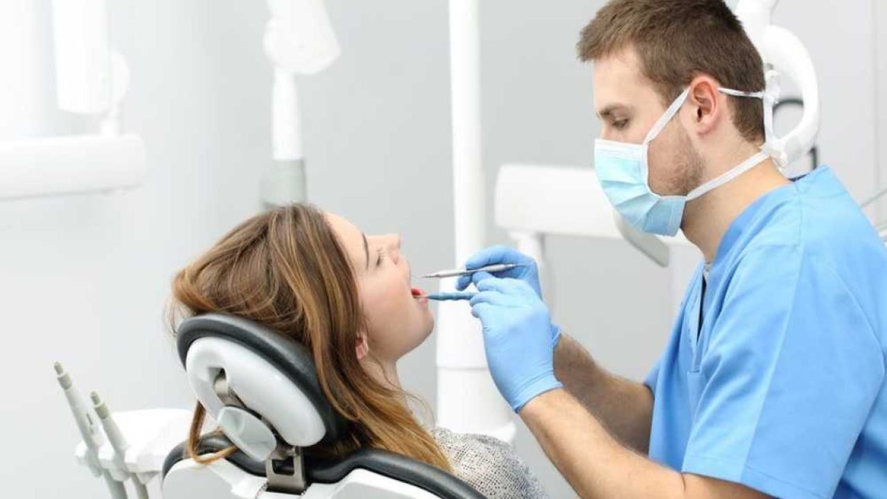 تركيبات الأسنان في مستشفى عبيد التخصصي  – الأنواع، الفوائد، والمخاطر